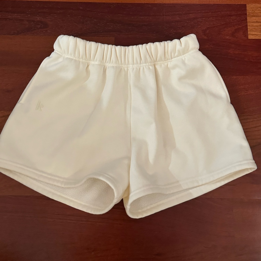 Kamo Amazon high waisted lounge shorts.